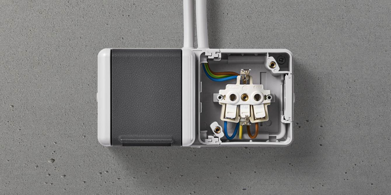 Doppelsteckdose mit Trennsteg bei A&H Solar UG (haftungsbeschränkt) in Dorsheim